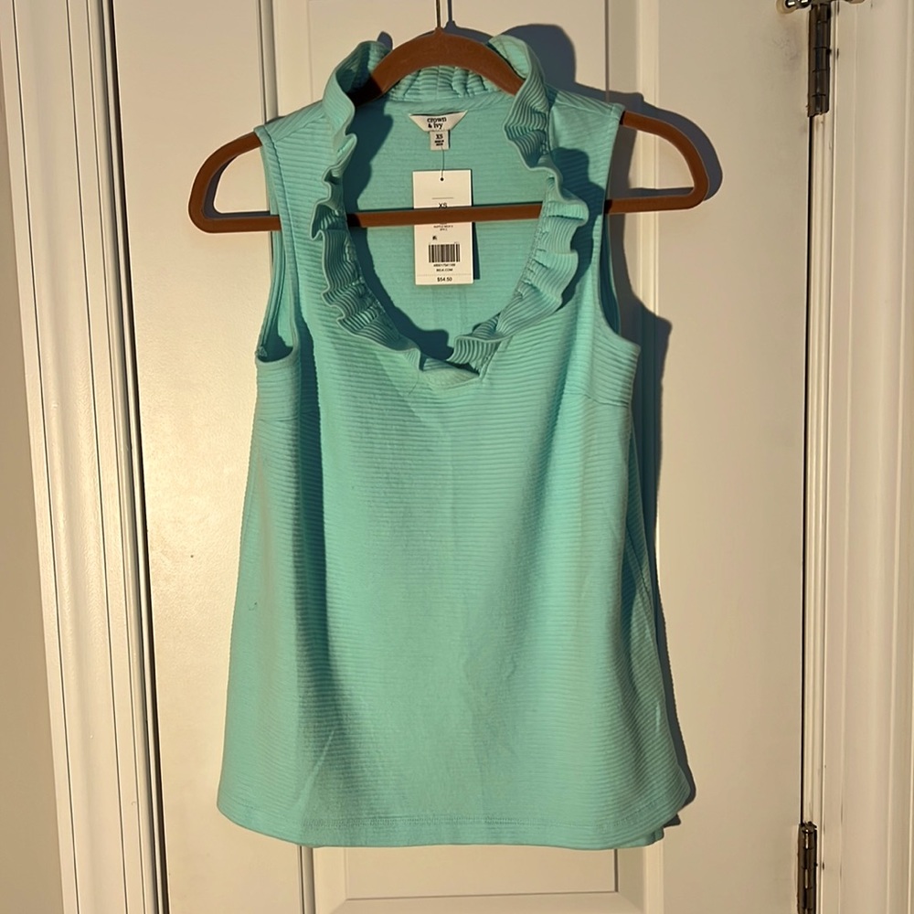 Crown and ivy sleeveless ladies top